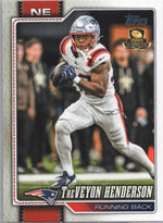 Card Topps Flagship Football 2026 TreVeyon Henderson New England Patriots #135, frente